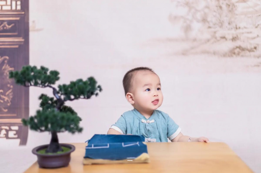 台州宝宝摔到头第五天吐了 台州宝宝摔到头第五天吐了